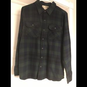Men’s long-sleeve button-down flannel.